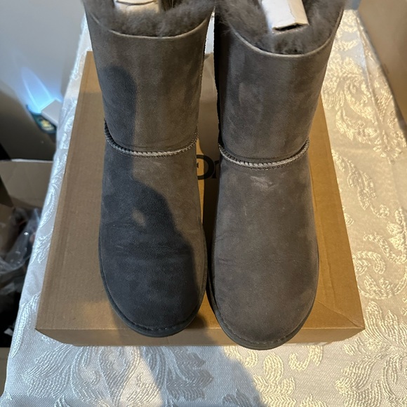 UGG - Picture 7 of 8